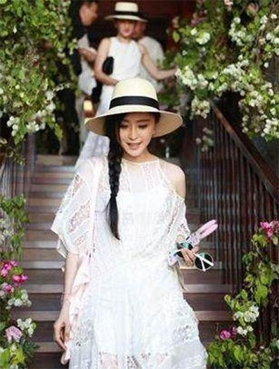看看女星們花式戴草帽的帽子戲法！