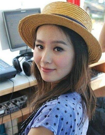 看看女星們花式戴草帽的帽子戲法！